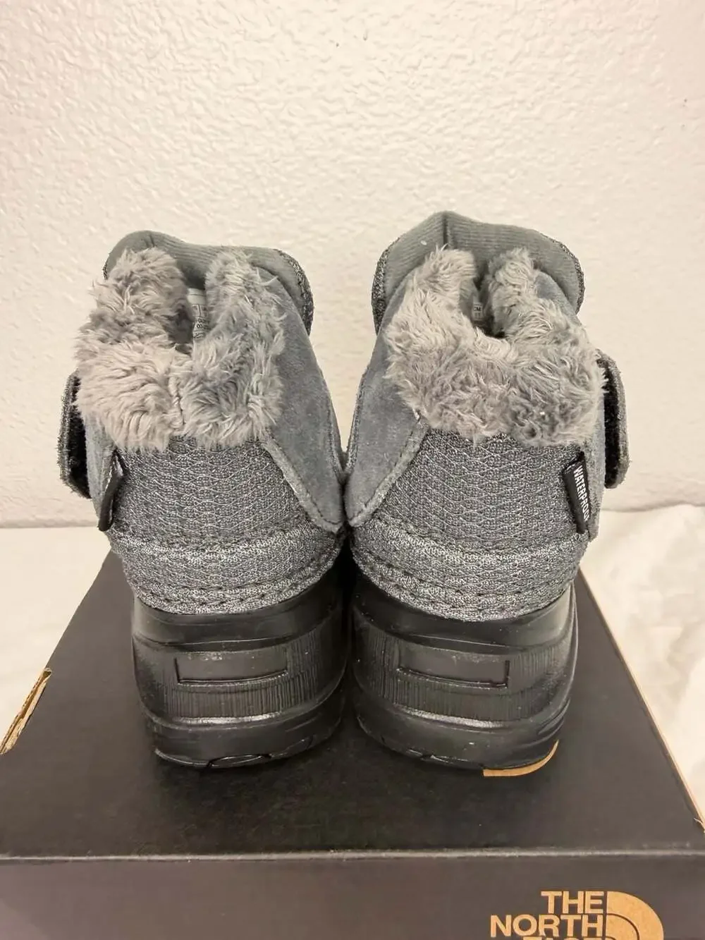 The North Face Toddler Alpenglow II Boots Size 4 TNF Black Zinc Grey